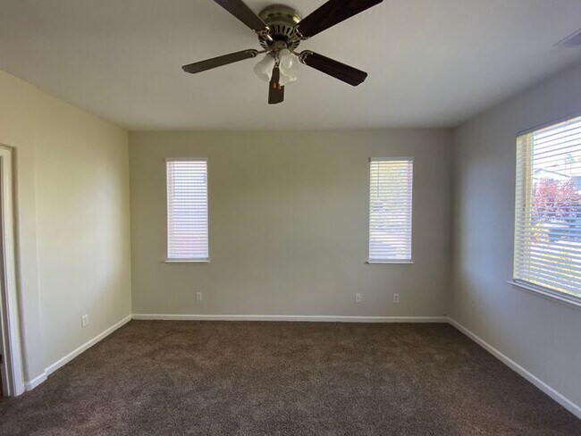 Building Photo - NW Reno 4 Bedroom Home - Mountain Views