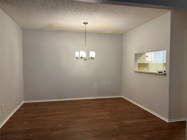 Building Photo - 8111 Baywood Dr