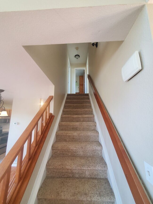 Building Photo - 3 Bedroom Home w Extra Room and 2 Car Garage in Stratford Lakes!