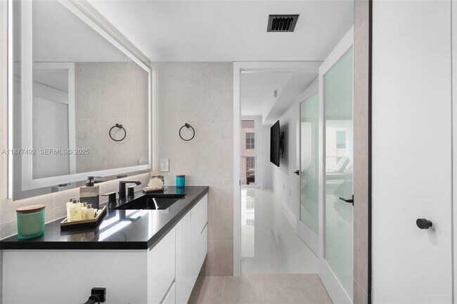 Building Photo - 1200 Brickell Bay Dr