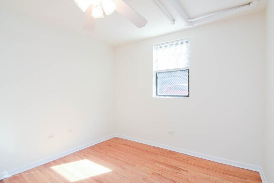 Building Photo - 3909 N Janssen Ave