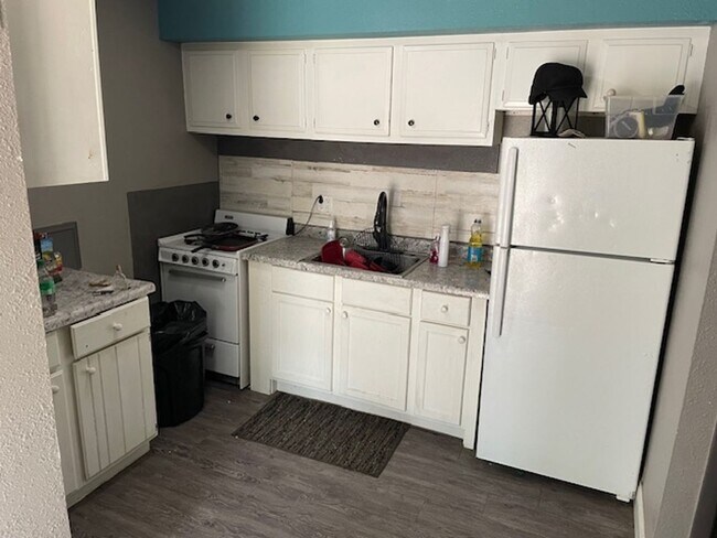 Building Photo - 1102 15th Ave NE