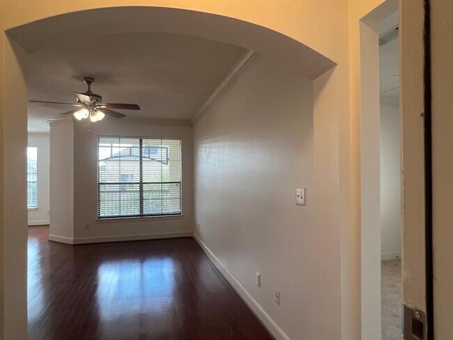 Building Photo - ** Get $500 off your move-in costs! Valid for new leases with a start date in 2025 **