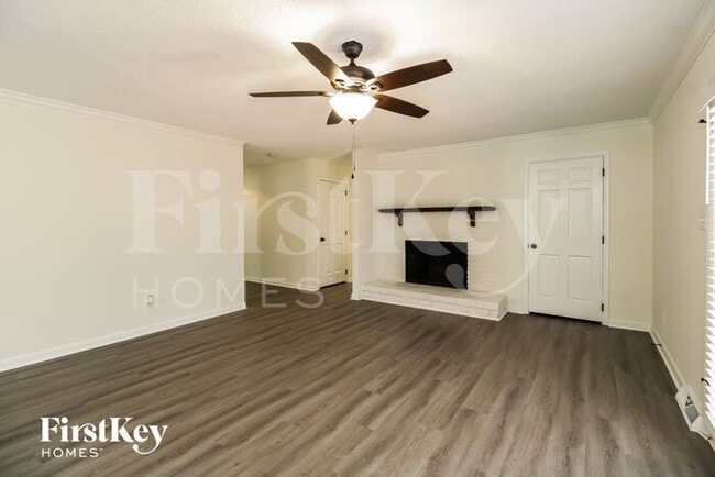Building Photo - 1810 Chestnut Dr