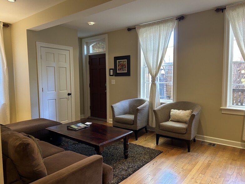 Building Photo - 403 W Eugenie St