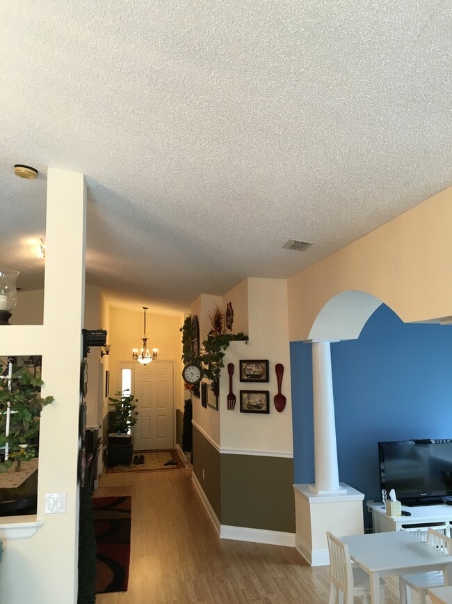 Building Photo - 2712 Stone Oak Dr