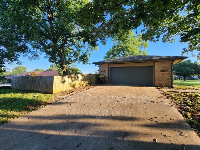 Building Photo - 329 S Morrison Dr