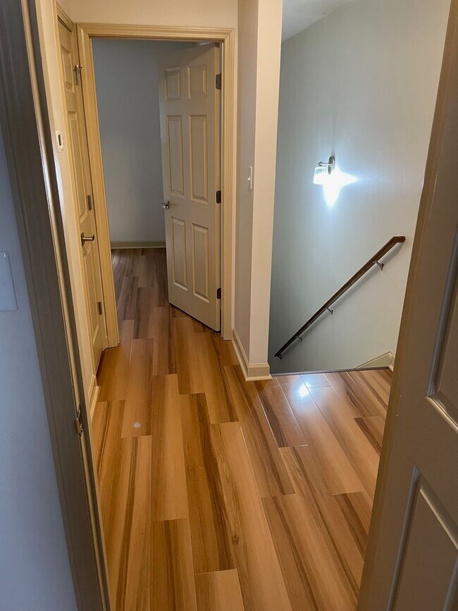 Building Photo - 1300