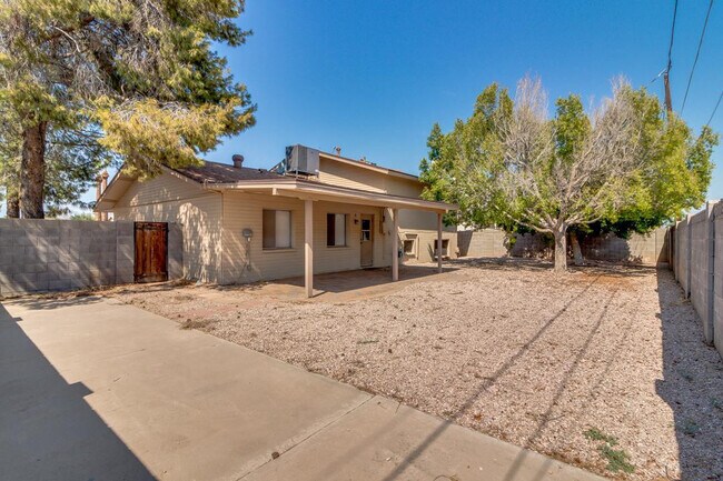 Building Photo - 137 E Riviera Dr