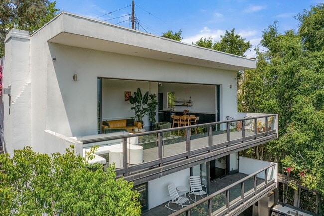 Building Photo - Architectural Contemporary with Panoramic ...