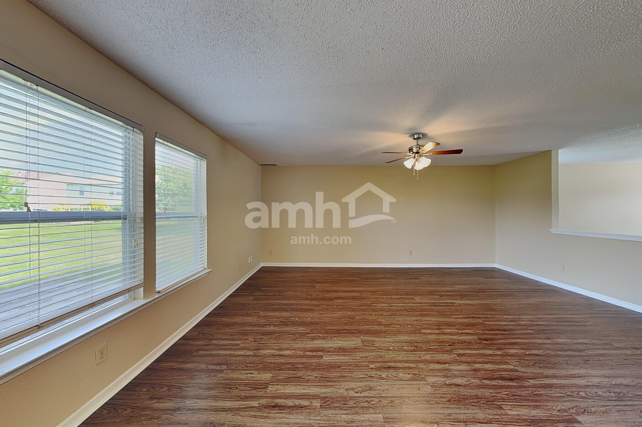 Building Photo - 14470 Forsythia Ln