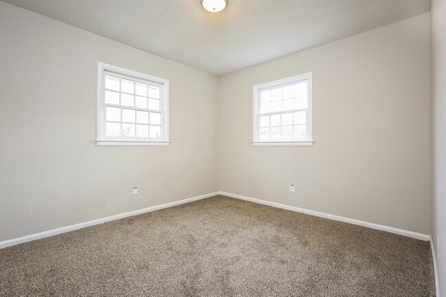 Building Photo - 4784 Gardiner Dr