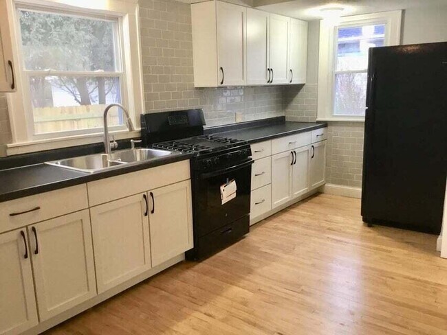 Building Photo - 6111 W St Paul Ave