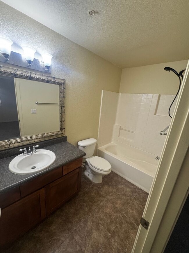 Building Photo - 2-Bed Condo in The Arbors- Ready for Move-In!