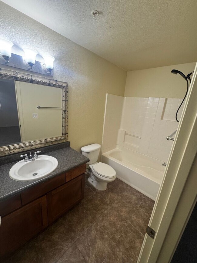 Building Photo - Cozy 2-Bed, 2-Bath in The Arbors – Prime L...