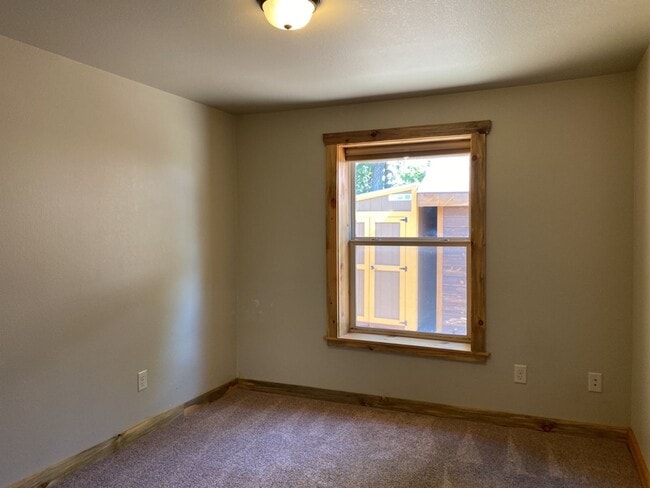Building Photo - Updated Old Town 3 Bed 2 Bath Home w/ fenced yard and 1 car garage