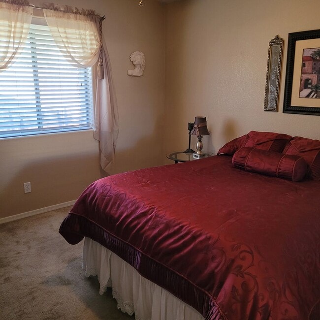 Building Photo - Furnished One Bedroom