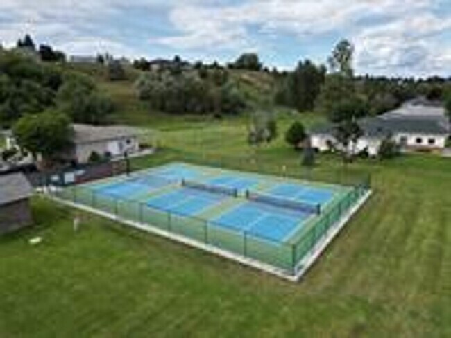 Building Photo - 4bed/2bath house on Village Greens Golf Co...