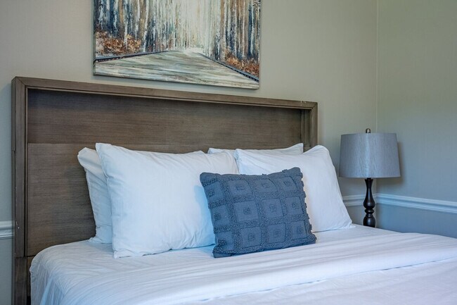 Building Photo - 25 Jennifer Ln