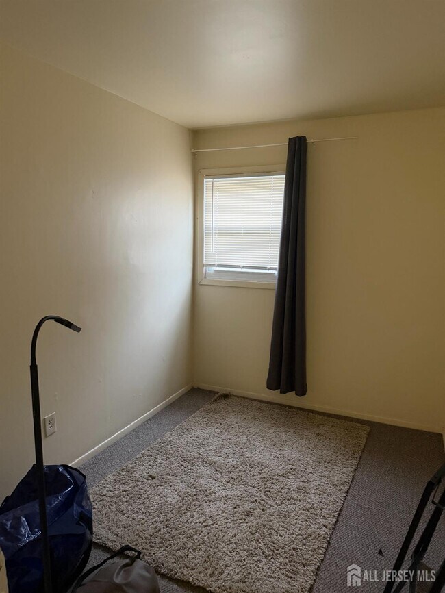 Building Photo - 34 Nelson Ave