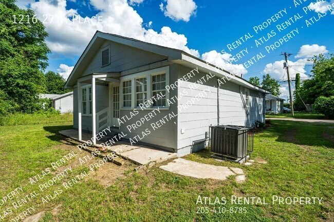 Building Photo - 1216 27th Pl