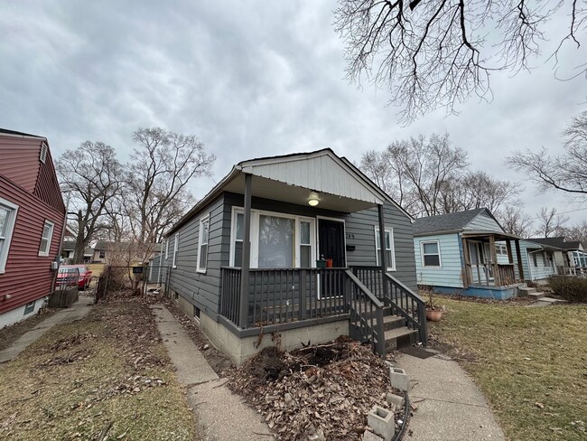 Building Photo - Move-In Ready Rental with Detached Garage