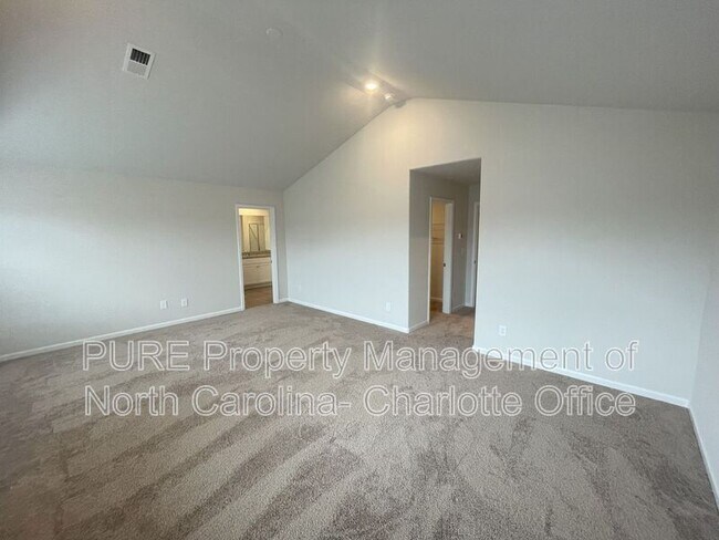Building Photo - 100 Conifer Ln