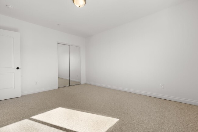 Building Photo - 1534 N Soto St