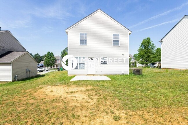 Building Photo - 3 Bedroom Pet-Friendly Home in Charlotte, NC with Main Street Renewal