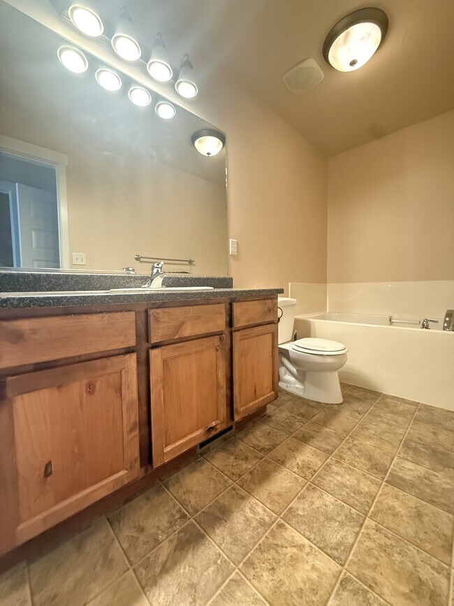 Building Photo - 2798 Asbury Ln