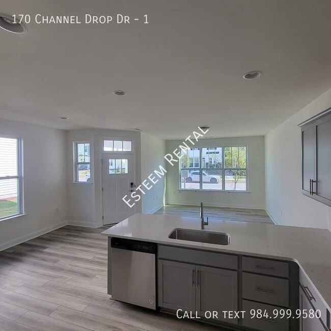 Building Photo - 170 Channel Drop Dr