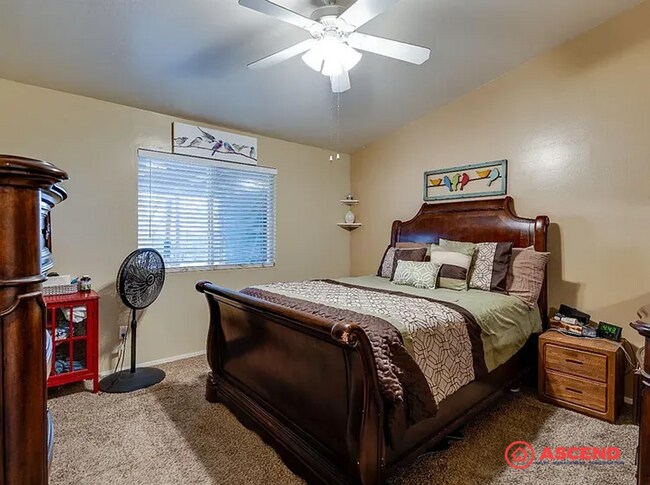 Building Photo - Cute Home Located Near Shopping in the Ros...