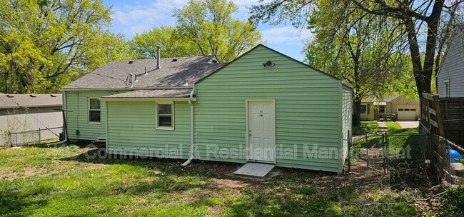 Building Photo - 636 NE 45th Terrace