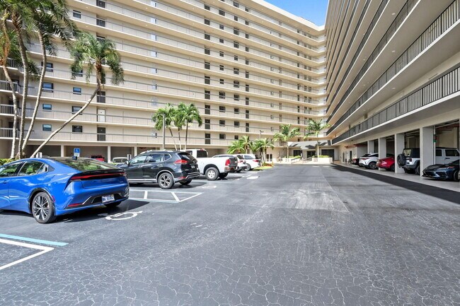 Building Photo - 801 S Ocean Dr