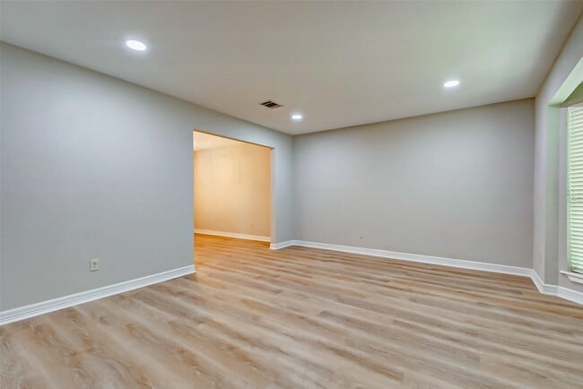 Building Photo - 14002 Wheatbridge Dr