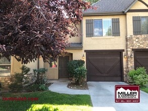 Building Photo - Beautiful townhouse in The Cottages at 9th!