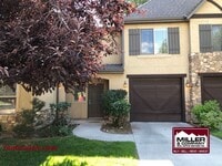 Building Photo - Beautiful townhouse in The Cottages at 9th!