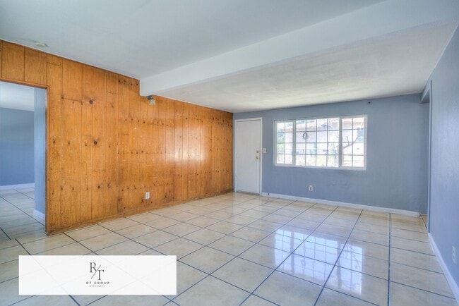 Building Photo - Spacious 4-Bedroom Home on Nearly 1 Acre –...