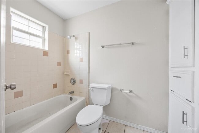 Building Photo - 24 Erica