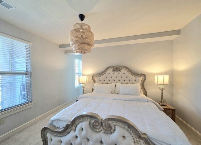 Building Photo - 11770 Sunrise Valley Dr