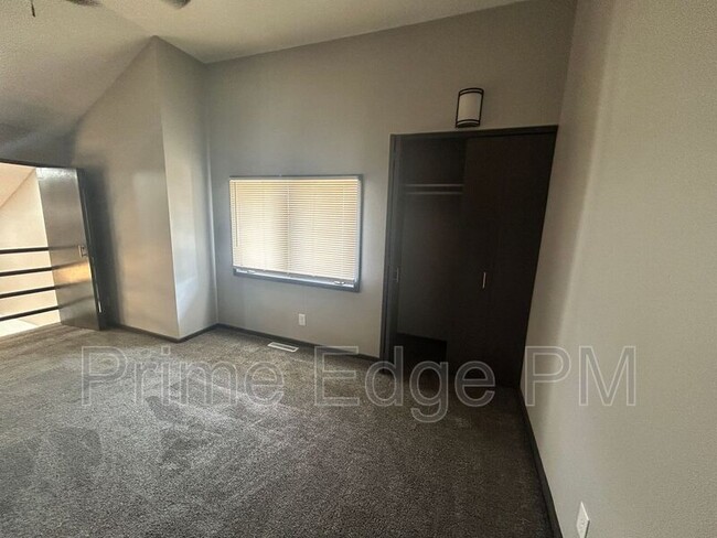 Building Photo - 1721 Ridgehaven Ct