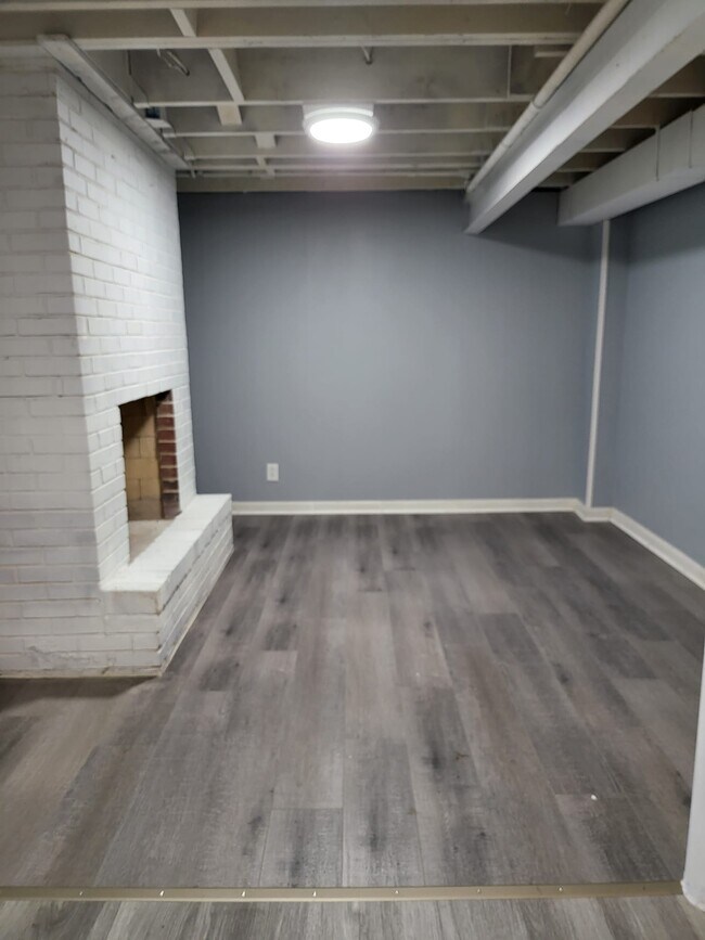 Building Photo - 2836 Mersington Ave