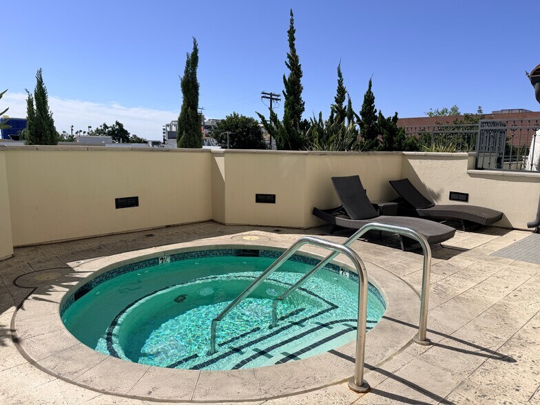 Jacuzzi - 3950 Ohio St