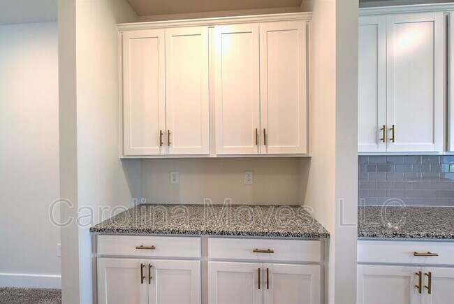 Building Photo - 208 Pewter Cir