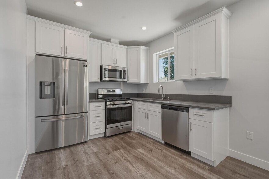 Building Photo - 19833 Blythe