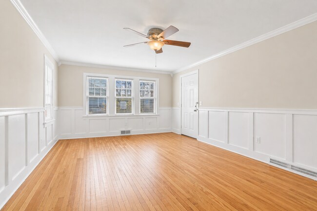 Building Photo - 6-Bedroom Rental Near TCNJ | Spacious Layout, Parking, Yard & Deck