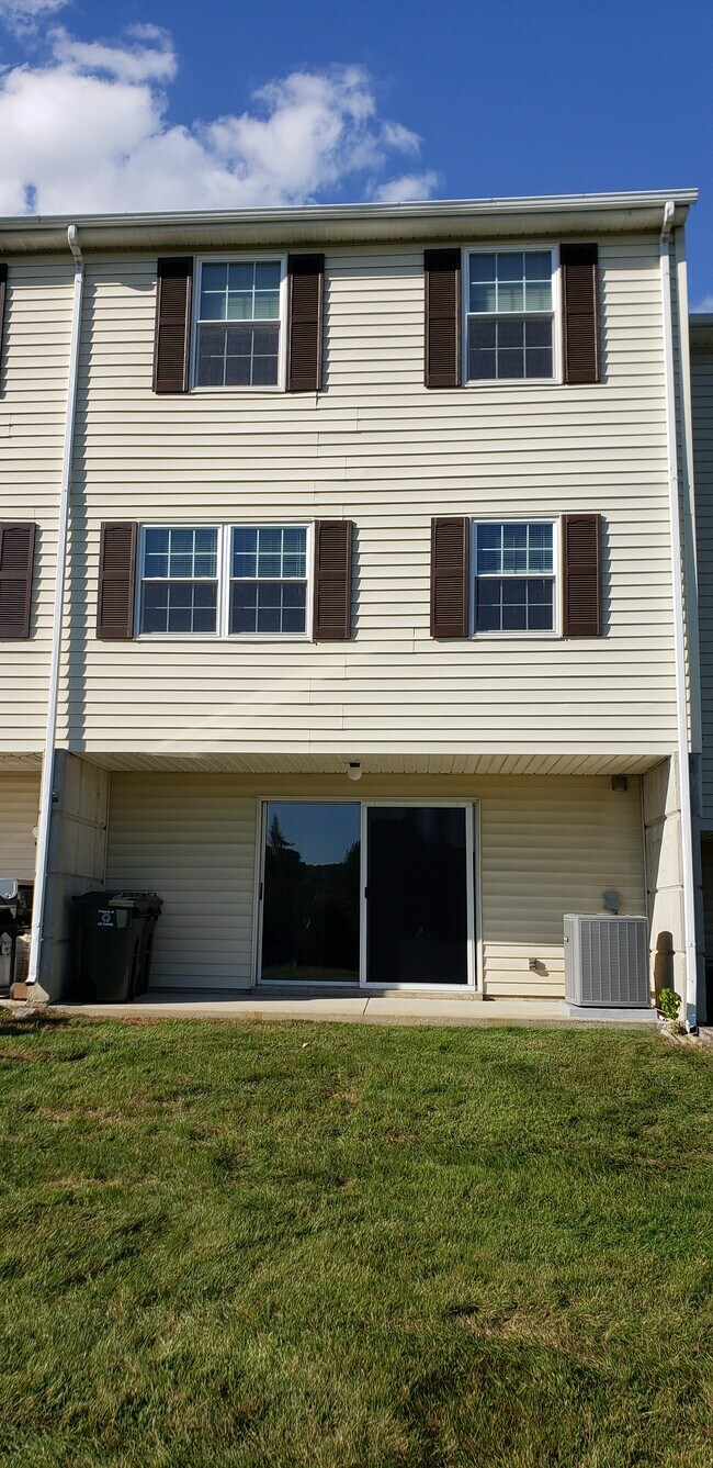 Building Photo - 752 Springfield Ct