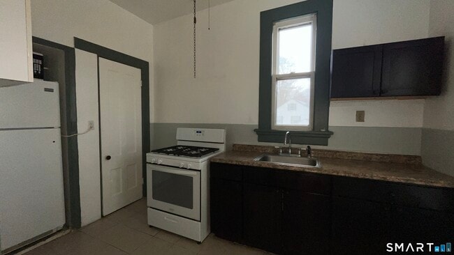 Building Photo - 49 Edgewood Way