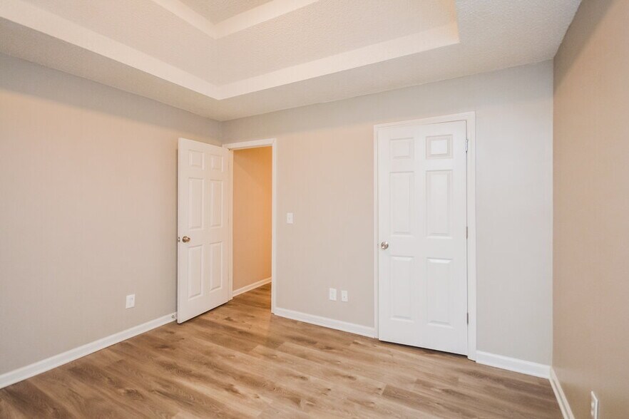 Building Photo - 10662 Village Landing