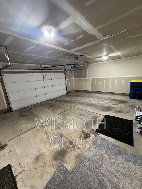 Building Photo - 9451 Glencroft Way